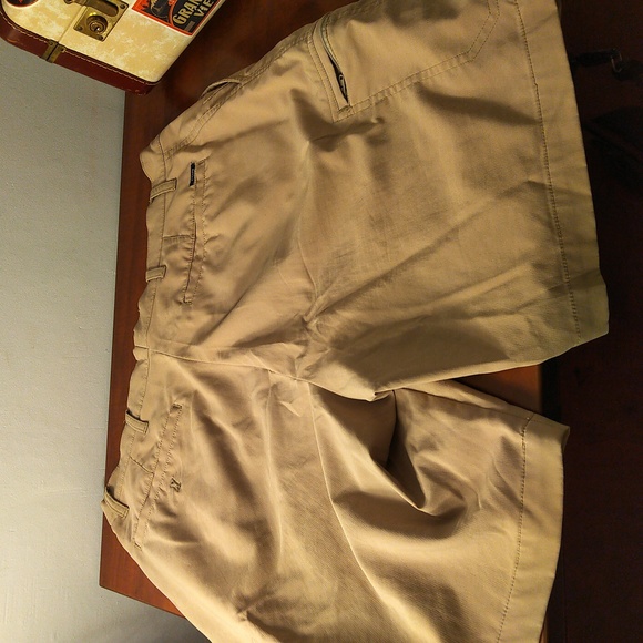 😃😃Chaps cargo shorts - Picture 3 of 4